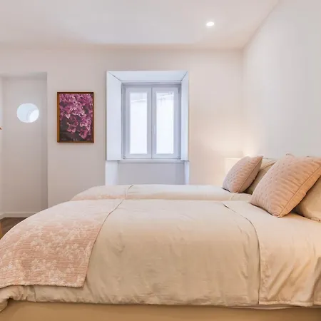 2bdr Charming In Graca By Lovelystay 公寓