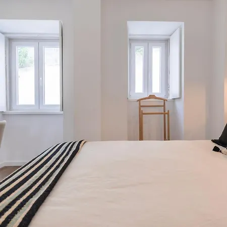 Апартаменти 2bdr Charming In Graca By Lovelystay