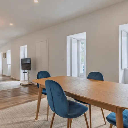 2bdr Charming In Graca By Lovelystay Apartman