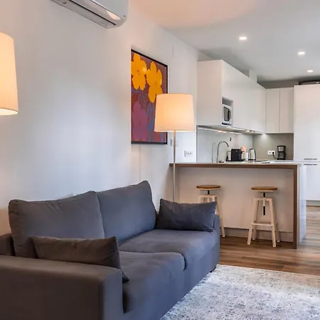 2bdr Charming In Graca By Lovelystay Апартаменти