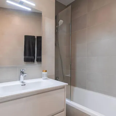 Апартаменти 2bdr Charming In Graca By Lovelystay *