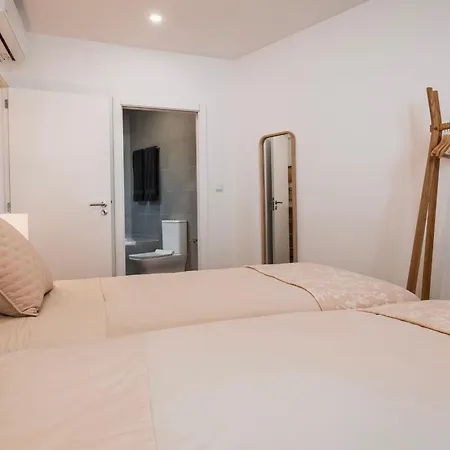 Апартаменти 2bdr Charming In Graca By Lovelystay *