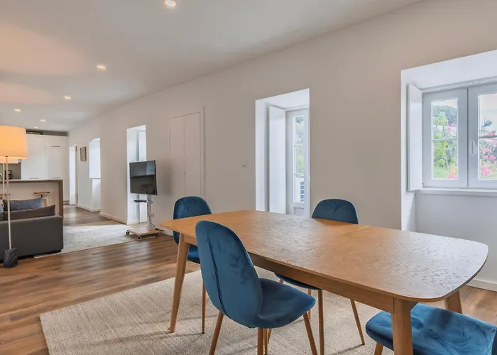 2bdr Charming In Graca By Lovelystay شقة