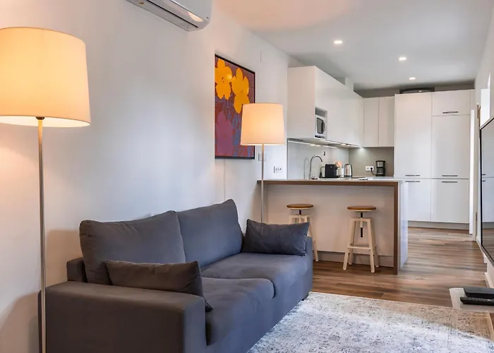 2bdr Charming In Graca By Lovelystay شقة