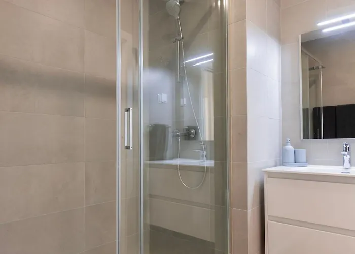 2bdr Charming In Graca By Lovelystay شقة