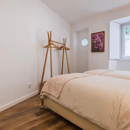 2bdr Charming In Graca By Lovelystay *