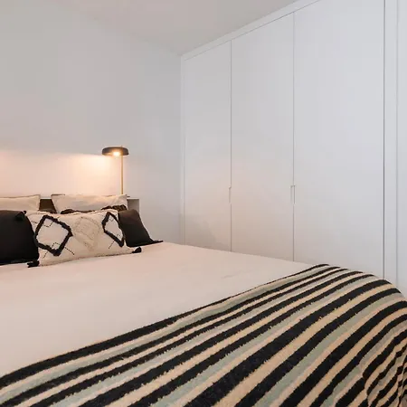 2bdr Charming In Graca By Lovelystay Lisbona